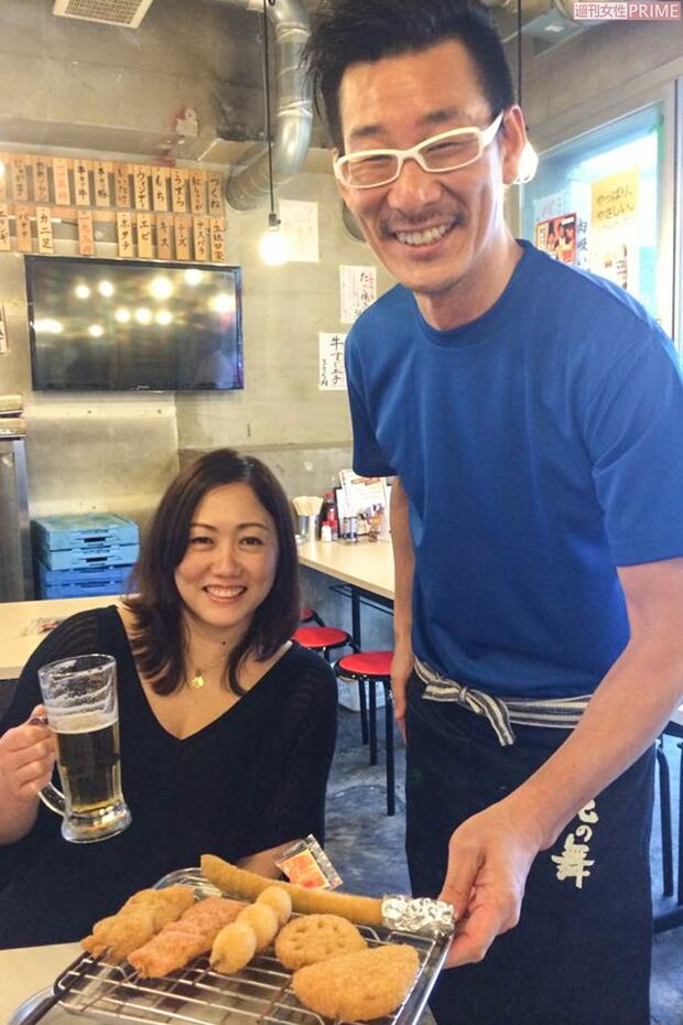 串カツ田中・貫さん（右）との出会いをきっかけに君江さんはココロのバリアフリー活動へ邁進するように