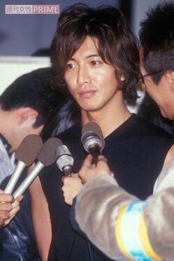 日本中から悲鳴が上がった伝説の“でき婚”会見(2000年)。木村の表情はなぜか終始、硬かった