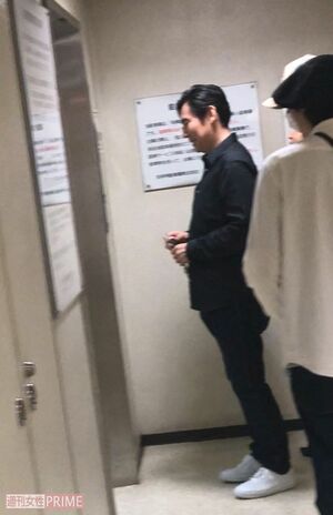 赤坂の復活ライブにゲスト出演をし、会場をあとにする高嶋