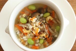 きのこともち麦の中華スープ