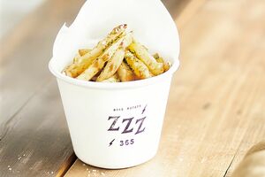 八雲町の海洋深層水天然塩がきいた、ディープソルト900円～