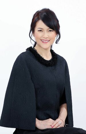 取材に応じてくれた『親子・お受験作法教室』代表の諏内えみさん。お受験サポートから女優のエレガント所作指導など幅広く活躍中