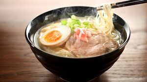 夜中に食べるラーメンは、なぜかウマイ！？