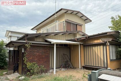《千葉市》カップルが同居していた一軒家。保田葵容疑者の逮捕後、ゴミは片付けられたという