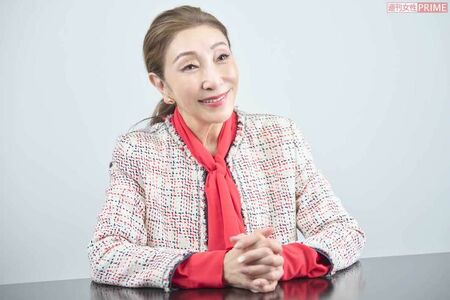 幼少期にいじめられていたことや、結婚生活でつらかったこと、壮絶な母親の介護についても笑い飛ばしながら語る安藤和津