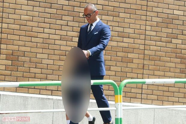 '19年4月、都内の有名私立小学校の入学式にやってきた市川海老蔵と勸玄くん