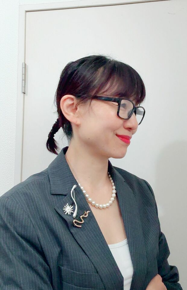 TREND5「ブローチは重ねづけでキラッと華やかに！」