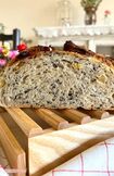 YouTubeやインスタでも紹介している自家製のカンパーニュ。夫と自分が食べるパンはすべて手作りしている　写真提供／pokkomaさん