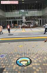 新静岡駅前に設置された、ちびまる子ちゃんのマンホール