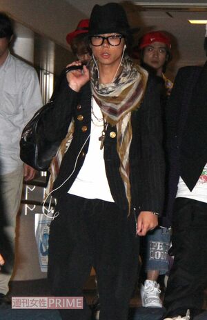 空港に降り立つKis−My−Ft2・北山宏光