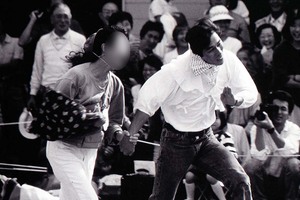 二千翔さんの運動会で保護者競技に参加した明石家さんま(1990年10月14日)