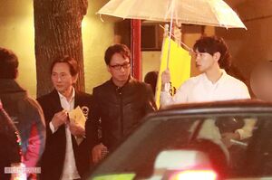 '19年 ドラマ『3年A組』打ち上げでの矢島健一、椎名桔平、細田善彦（左から順に）