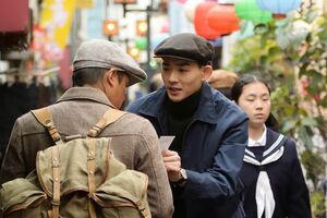 勤務の合間をぬって、行方不明の実を探し続ける(5月27日放送) (c)NHK