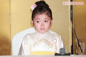 少し緊張した面持ちで会見に　撮影／森田晃博