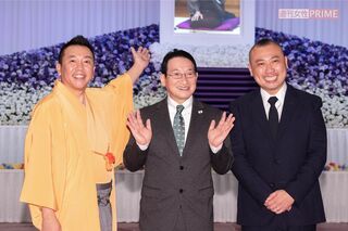 左から林家たい平、春風亭昇太、桂宮治。約600人がお別れの会に参列した