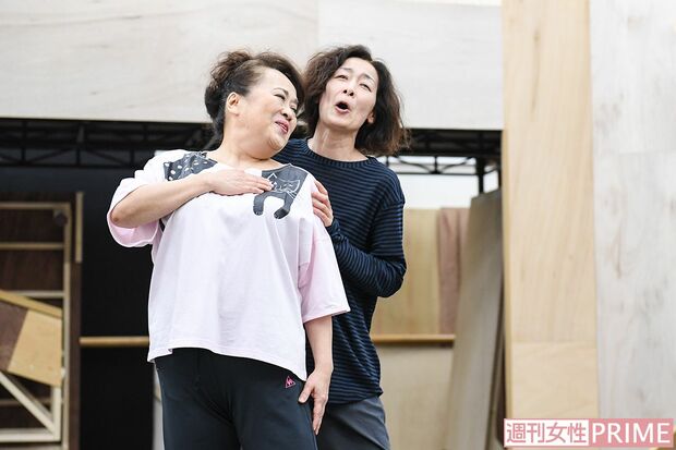 脚本・演出を務めながら、自身も役者として舞台に出演する。撮影／高梨俊浩