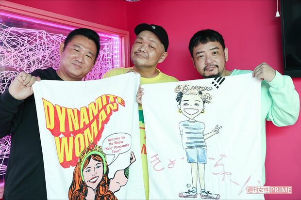 左から田中さん、やすこママ、DJYUME