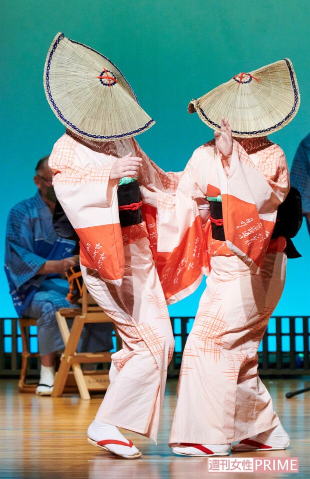 「おわら特別ステージ」を鑑賞　撮影／山田智絵