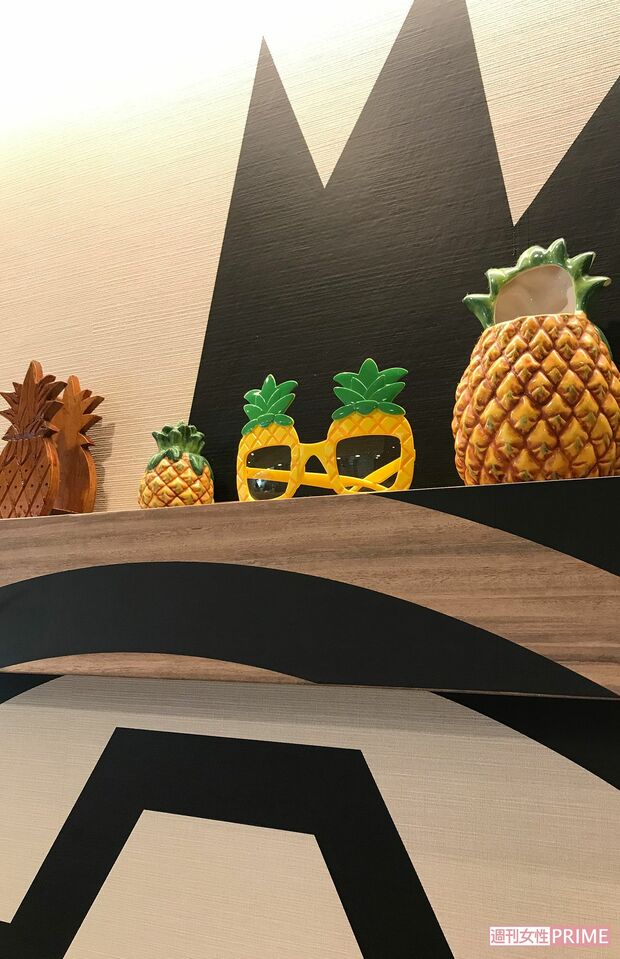 パイナップルにこだわった店内　