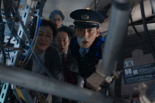 Netflix『新幹線大爆破』の1シーン(公式サイトより)