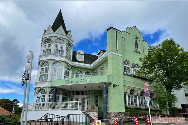 駅そばのグリーンパークは比較的キレイだが廃墟