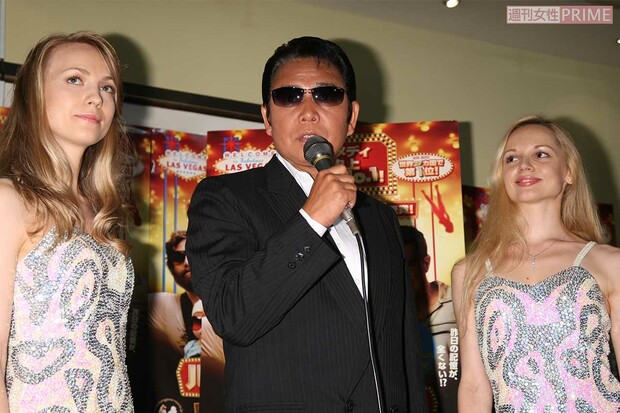 映画『ハングオーバー！』宣伝イベントでの山本譲二（2010年6月22日）