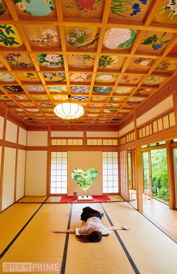 人がいなければ寝転がって天井を眺めてもヨシ！（撮影／山田智絵）