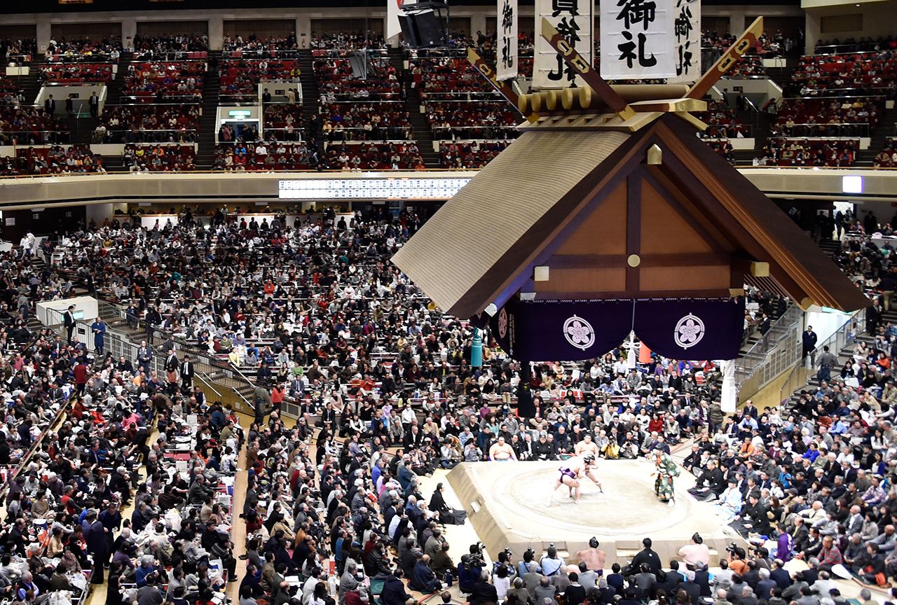 相撲 座布団 投げる