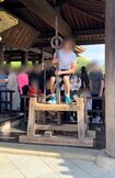 批判が殺到している柵に登って清水寺の弁慶の錫杖を抜こうとする外国人男性の動画