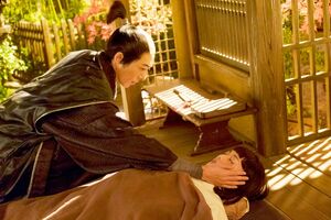 「俺の手は冷たかろう」と、直虎の頬に手を当てる政次。今までにない、いい雰囲気がふたりの間に……。(c)NHK