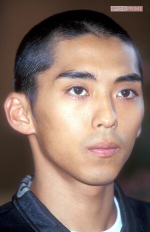 1996年6月、華やかな芸能界から一転、坊主頭でオートレース選手候補生入所式に出席