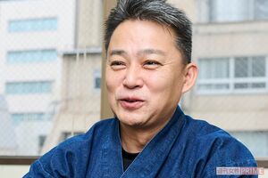 インタビュー中の花蜜幸伸氏