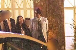 '19 年、ドラマ『偽装不倫』の打ち上げに参加した仲間由紀恵と谷原章介