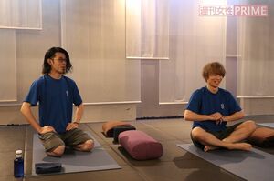 連日のライブ疲れを解消できるうれしさにひたる2人！