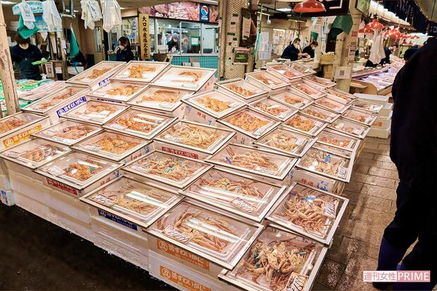 店頭にはカニがズラリと！　撮影／山田智絵