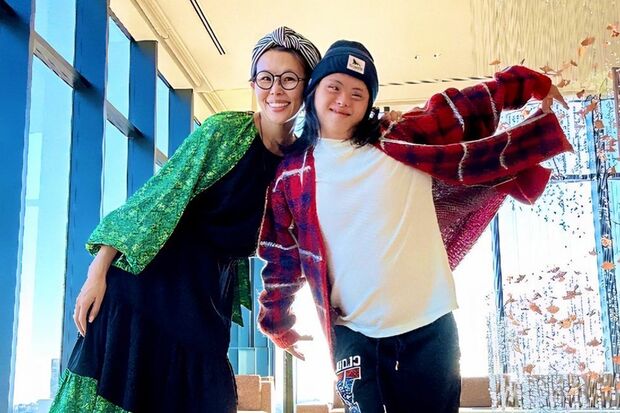 ファッションが大好きで、モデルとしても活躍するカイトさん（右）と金子さん　写真提供／金子エミさん