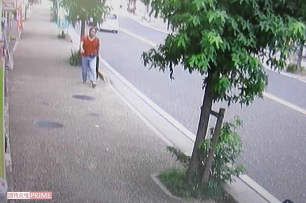 JR宇治駅近辺で防犯カメラに映った青葉容疑者とみられる男（松浩不動産提供）