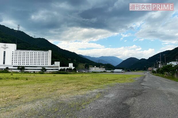 苗場プリンスホテルを横目にフジロックが開催されるはずだった会場へ向かう（'20年8月）