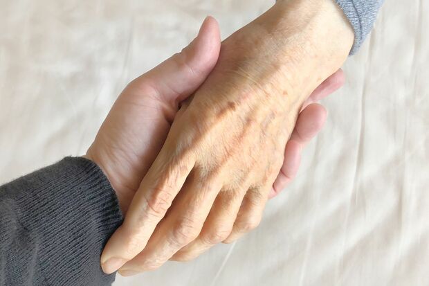 髪の毛と同じように下の毛も、年齢とともに少なくなってしまうもの（写真はイメージです）