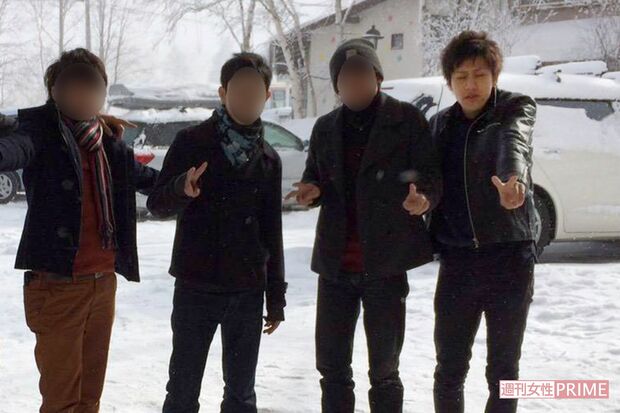 友人とスノボー旅行へ行った時の写真(友人提供)