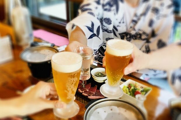 泥酔して粗相をしてしまう女性客もいる。宿泊先での飲酒には注意したいもの　※写真はイメージです