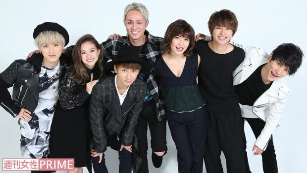写真左から：末吉秀太(29)、伊藤千晃(29)、與真司郎(27)、浦田直也(33)、宇野実彩子(30)、西島隆弘(30)、日高光啓(29)　撮影／坂本利幸