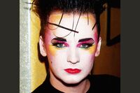 「ワイルドな風貌にチェンジ」’80年台の音楽シーンを席巻したボーイ・ジョージの“変貌”、薬物所持・不法…