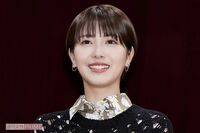 浜辺美波、映画『もしも徳川家康が総理大臣になったら』PRのテレビ出演の姿に違和感 黒髪ロングのカツラ姿…