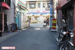 斎藤容疑者は写真左側の角に立ち、B子さんの様子をうかがっていた