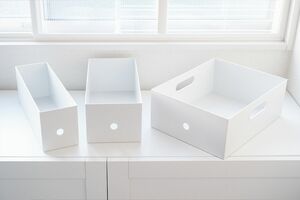ポリプロピレンファイルボックススタンダードタイプ「同じジャンルのものは、ファイルボックスにまとめて収納。色や素材をそろえると見た目もスッキリ」290円～／無印良品　写真／フジモリタイシ、ヒラヤマタイジロー（『スキマをうめる収納ルール』より）