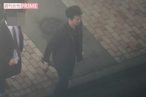 カラオケ店をあとにする長谷川博己 その３