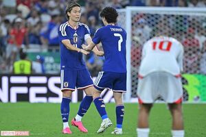 本田圭佑も思わずツッコんだ、田中碧の“ボロボロソックス”(JMPA代表撮影)