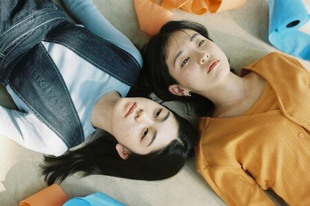 主人公のはるかを演じる道田里羽(右)。クラウドファンディングには若い世代に試写会チケットをプレゼントできるリターンも (C)映画『わたしかもしれない(仮)』製作委員会
