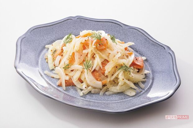 新玉ねぎとスモークサーモンのマリネ　撮影／廣瀬靖士